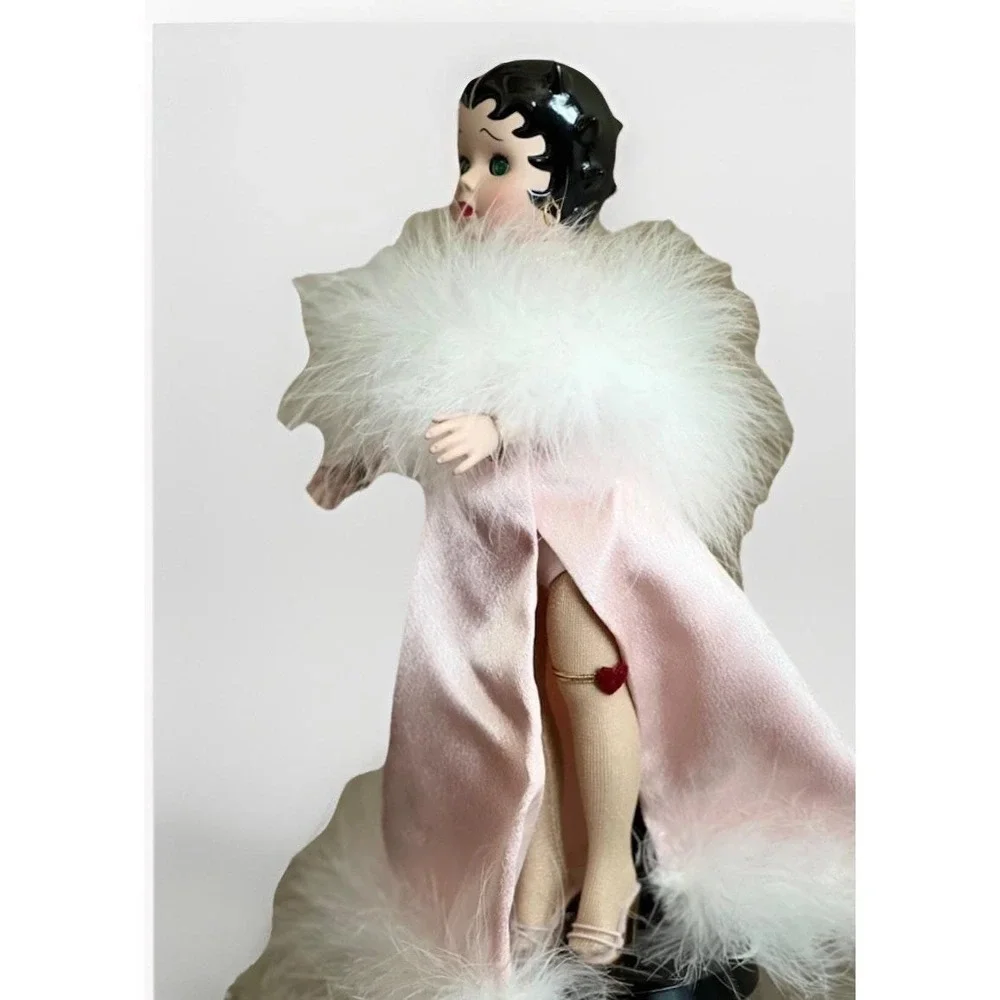 MADAME ALEXANDER 